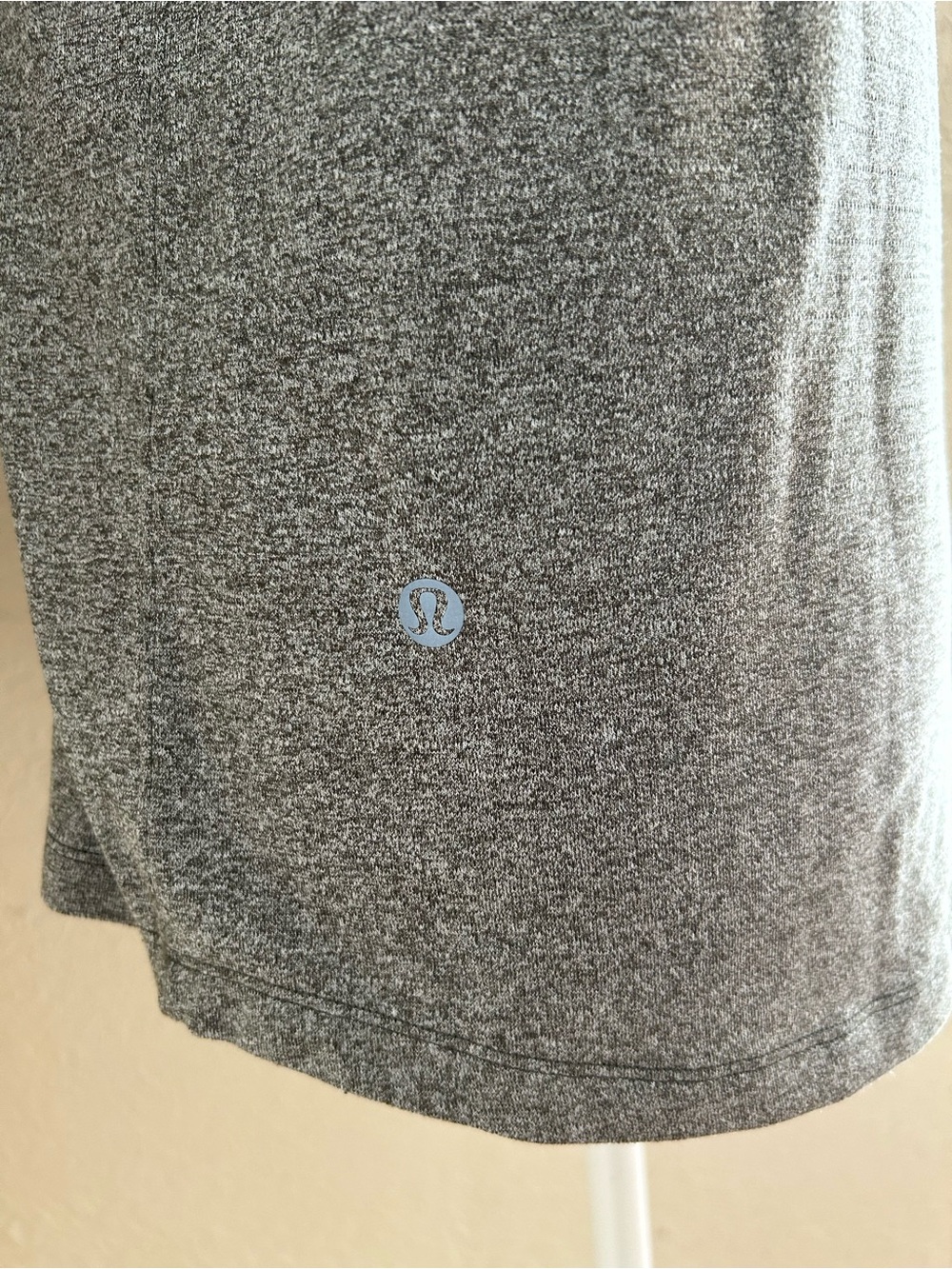 lululemon 🍋 license to train heathered army green classic fit shirt size 6 - Picture 6 of 11